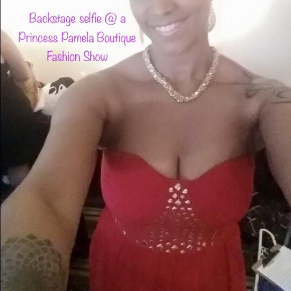 💐🟡LAST ONE: Red and Gold Stud Dress - Medium - Picture 6 of 12